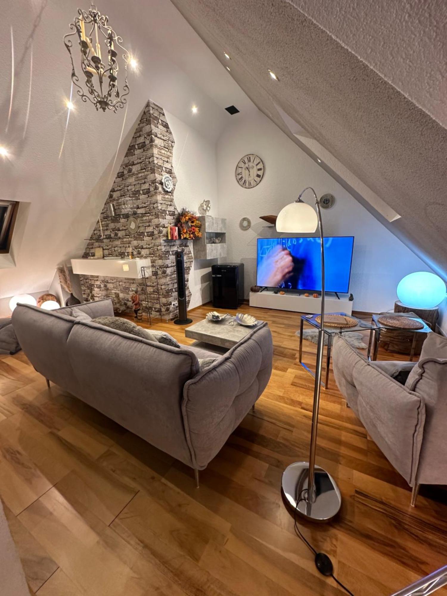 Zentrale Maisonette Mit Buero & Parkplatz Грисхайм Екстериор снимка