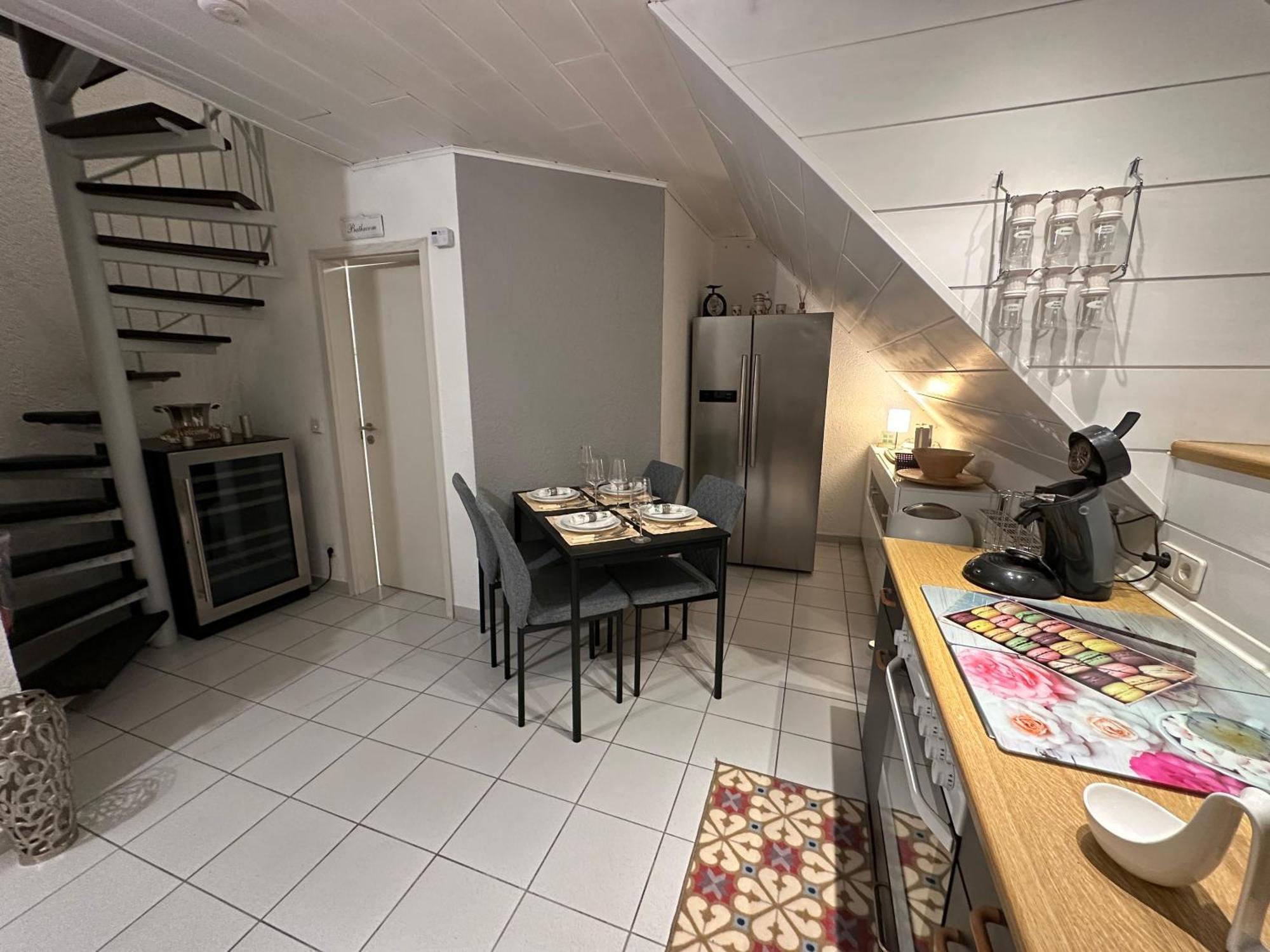Zentrale Maisonette Mit Buero & Parkplatz Грисхайм Екстериор снимка